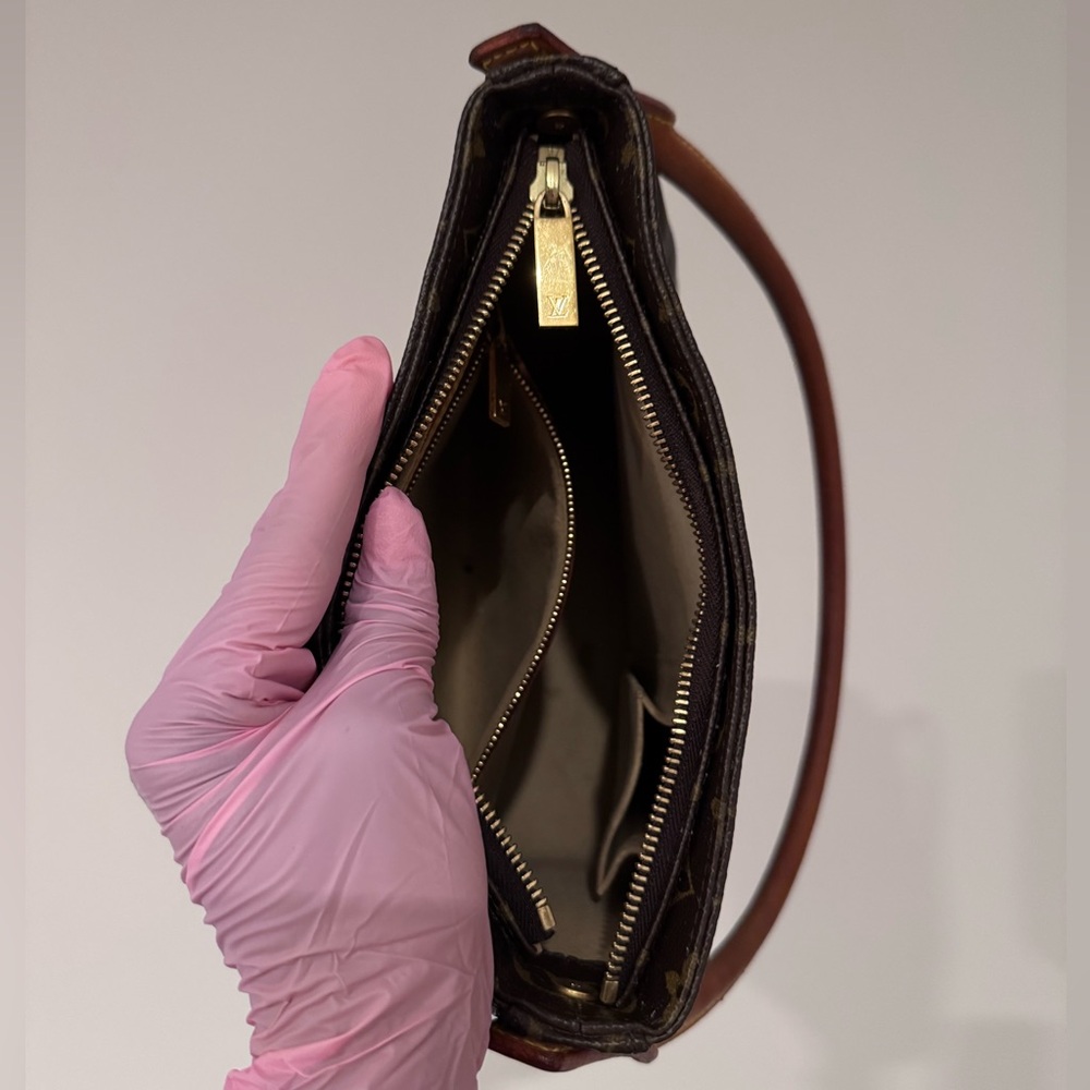 LOUIS VUITTON Looping MM Bag - Picture 4 of 9